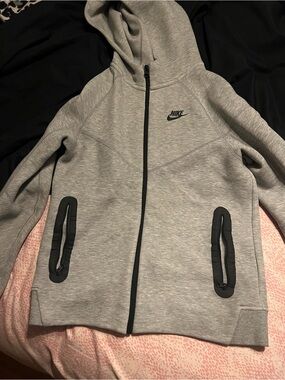 Nike Light Gray Full-Zip Hooded Jacket with Black Accents